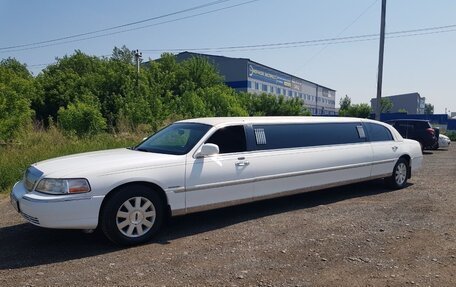 Lincoln Town Car III рестайлинг, 2004 год, 590 000 рублей, 4 фотография