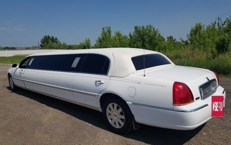 Lincoln Town Car III рестайлинг, 2004 год, 590 000 рублей, 8 фотография