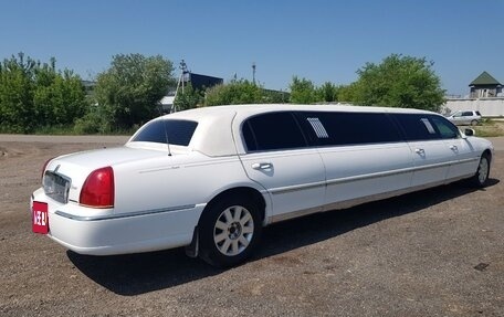 Lincoln Town Car III рестайлинг, 2004 год, 590 000 рублей, 9 фотография