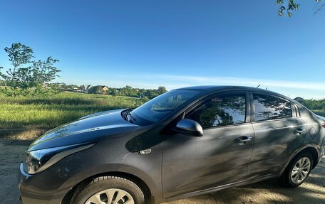 KIA Rio IV, 2017 год, 850 000 рублей, 3 фотография