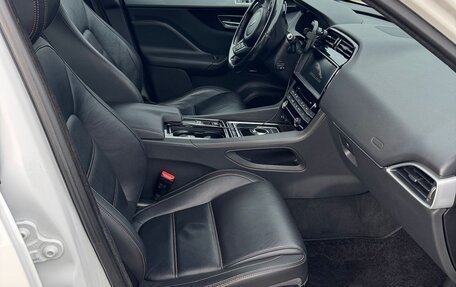 Jaguar F-Pace, 2016 год, 2 150 000 рублей, 18 фотография