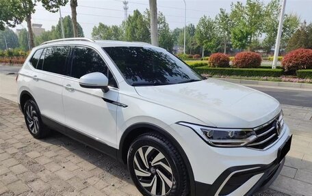 Volkswagen Tiguan II, 2023 год, 2 390 099 рублей, 3 фотография