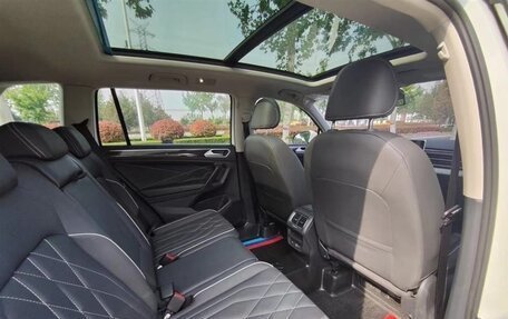 Volkswagen Tiguan II, 2023 год, 2 390 099 рублей, 12 фотография