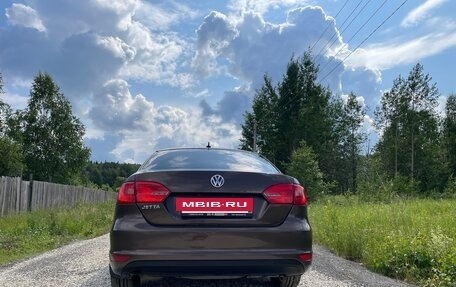 Volkswagen Jetta VI, 2013 год, 1 200 000 рублей, 2 фотография