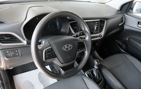 Hyundai Solaris II рестайлинг, 2018 год, 869 000 рублей, 10 фотография