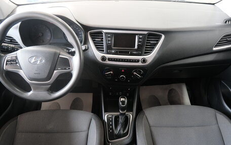 Hyundai Solaris II рестайлинг, 2018 год, 869 000 рублей, 14 фотография