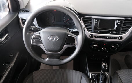 Hyundai Solaris II рестайлинг, 2018 год, 869 000 рублей, 11 фотография