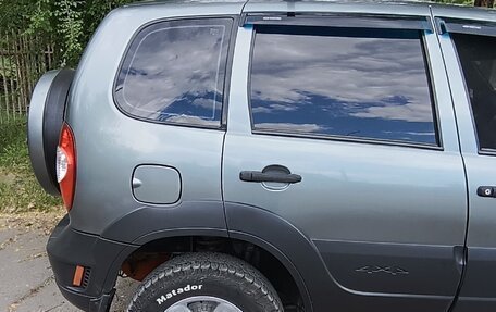 Chevrolet Niva I рестайлинг, 2010 год, 550 000 рублей, 3 фотография