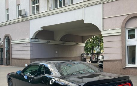 Dodge Challenger III рестайлинг 2, 2019 год, 3 900 000 рублей, 3 фотография