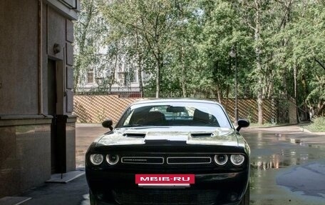 Dodge Challenger III рестайлинг 2, 2019 год, 3 900 000 рублей, 6 фотография