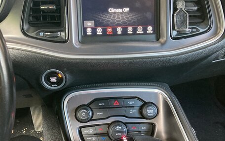 Dodge Challenger III рестайлинг 2, 2019 год, 3 900 000 рублей, 17 фотография