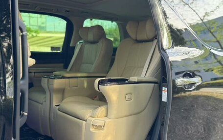 Toyota Vellfire II, 2022 год, 7 992 334 рублей, 8 фотография