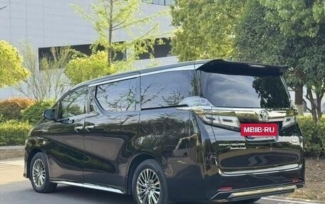 Toyota Vellfire II, 2022 год, 7 992 334 рублей, 4 фотография