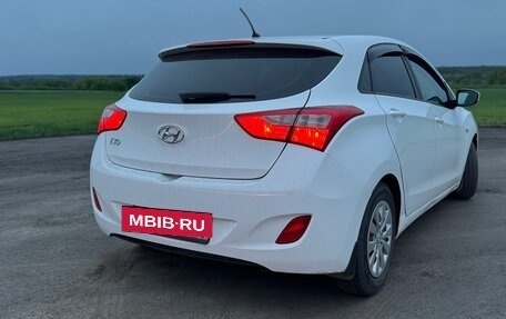 Hyundai i30 II рестайлинг, 2015 год, 750 000 рублей, 2 фотография