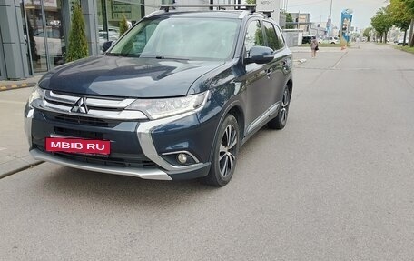 Mitsubishi Outlander III рестайлинг 3, 2018 год, 1 750 000 рублей, 3 фотография