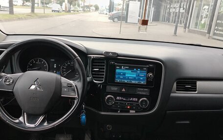 Mitsubishi Outlander III рестайлинг 3, 2018 год, 1 750 000 рублей, 5 фотография