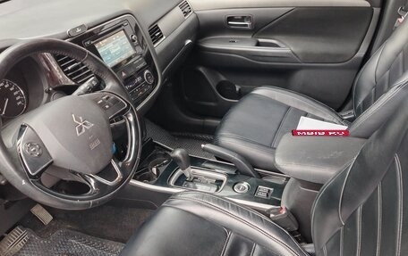 Mitsubishi Outlander III рестайлинг 3, 2018 год, 1 750 000 рублей, 4 фотография