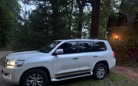 Toyota Land Cruiser 200, 2018 год, 6 400 000 рублей, 3 фотография