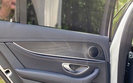 Mercedes-Benz E-Класс, 2018 год, 4 010 000 рублей, 15 фотография