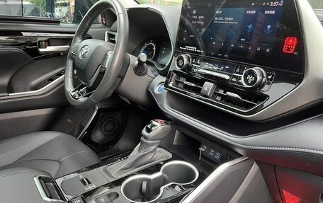 Toyota Highlander, 2022 год, 3 871 334 рублей, 8 фотография
