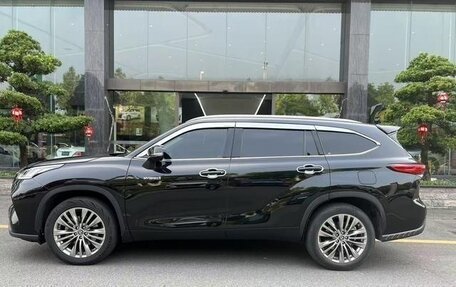 Toyota Highlander, 2022 год, 3 871 334 рублей, 6 фотография