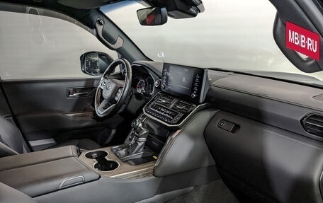 Toyota Land Cruiser, 2023 год, 10 990 000 рублей, 13 фотография