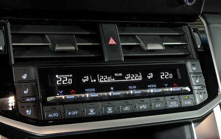 Toyota Land Cruiser, 2023 год, 10 990 000 рублей, 21 фотография