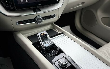 Volvo XC60 II, 2025 год, 10 120 000 рублей, 32 фотография