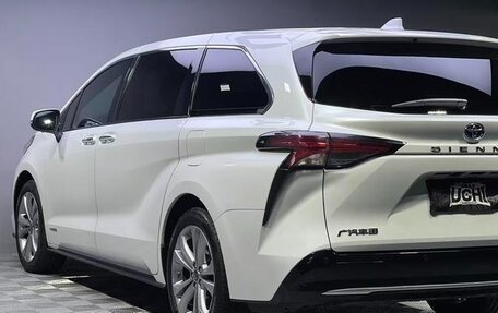 Toyota Sienna, 2021 год, 3 943 000 рублей, 3 фотография