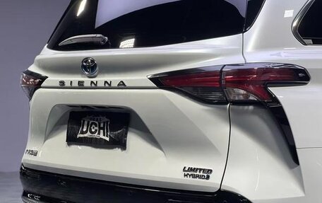 Toyota Sienna, 2021 год, 3 943 000 рублей, 9 фотография