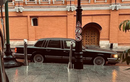 Lincoln Town Car II, 1990 год, 1 700 000 рублей, 2 фотография
