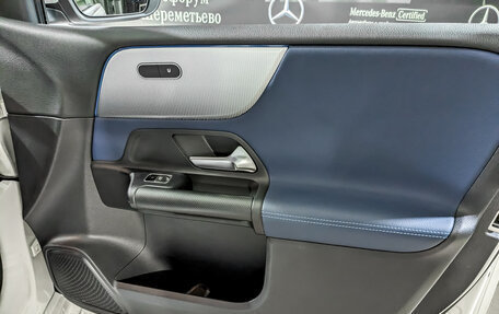 Mercedes-Benz B-Класс, 2019 год, 2 500 000 рублей, 24 фотография