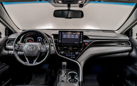Toyota Camry, 2021 год, 2 700 000 рублей, 14 фотография