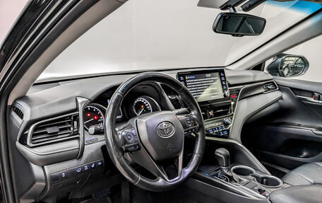 Toyota Camry, 2021 год, 2 700 000 рублей, 17 фотография