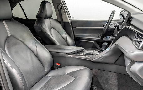 Toyota Camry, 2021 год, 2 700 000 рублей, 24 фотография