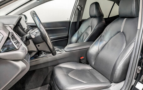 Toyota Camry, 2021 год, 2 700 000 рублей, 21 фотография