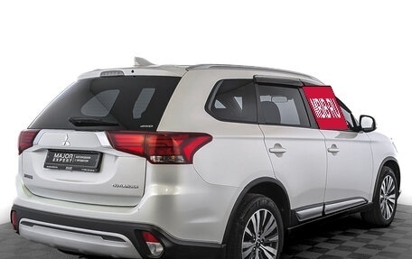 Mitsubishi Outlander III рестайлинг 3, 2020 год, 2 100 000 рублей, 5 фотография