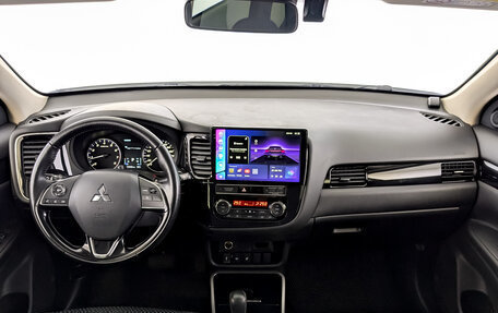 Mitsubishi Outlander III рестайлинг 3, 2020 год, 2 100 000 рублей, 14 фотография