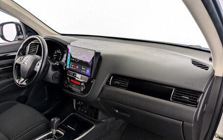 Mitsubishi Outlander III рестайлинг 3, 2020 год, 2 100 000 рублей, 11 фотография