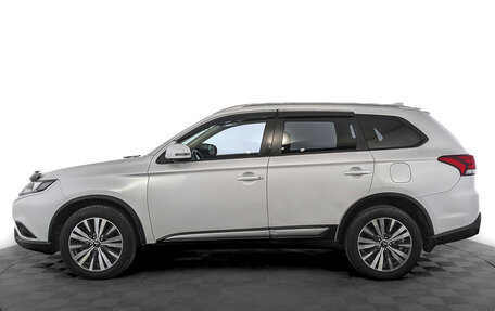 Mitsubishi Outlander III рестайлинг 3, 2020 год, 2 100 000 рублей, 8 фотография