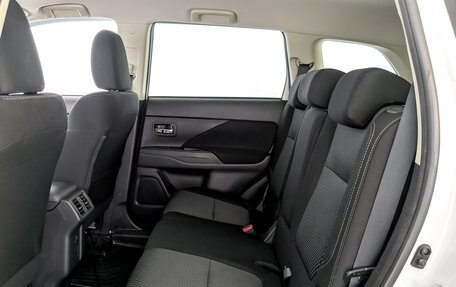 Mitsubishi Outlander III рестайлинг 3, 2020 год, 2 100 000 рублей, 12 фотография
