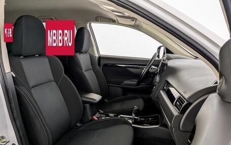 Mitsubishi Outlander III рестайлинг 3, 2020 год, 2 100 000 рублей, 23 фотография