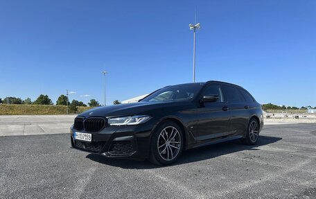 BMW 5 серия, 2022 год, 4 889 000 рублей, 2 фотография