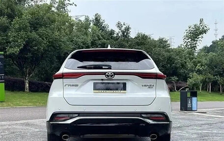 Toyota Venza, 2022 год, 3 180 666 рублей, 5 фотография