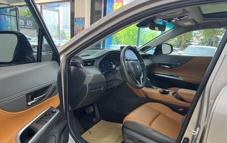 Toyota Venza, 2022 год, 3 200 000 рублей, 7 фотография
