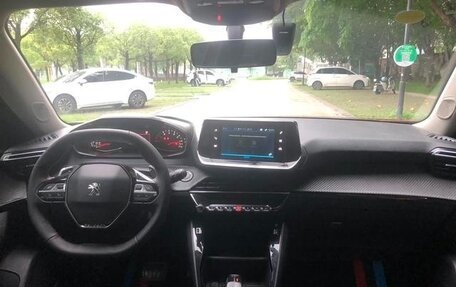 Peugeot 2008 II, 2022 год, 968 000 рублей, 13 фотография