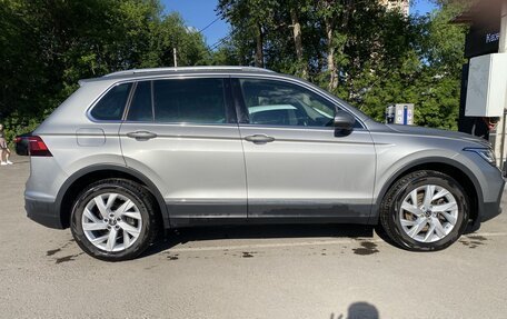 Volkswagen Tiguan II, 2021 год, 3 390 000 рублей, 2 фотография