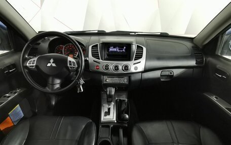 Mitsubishi L200 IV рестайлинг, 2014 год, 1 975 000 рублей, 10 фотография