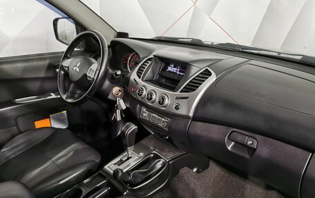 Mitsubishi L200 IV рестайлинг, 2014 год, 1 975 000 рублей, 9 фотография