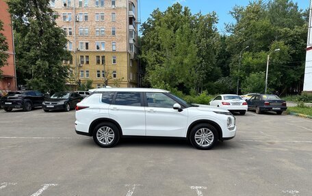 Mitsubishi Outlander, 2022 год, 3 350 000 рублей, 4 фотография